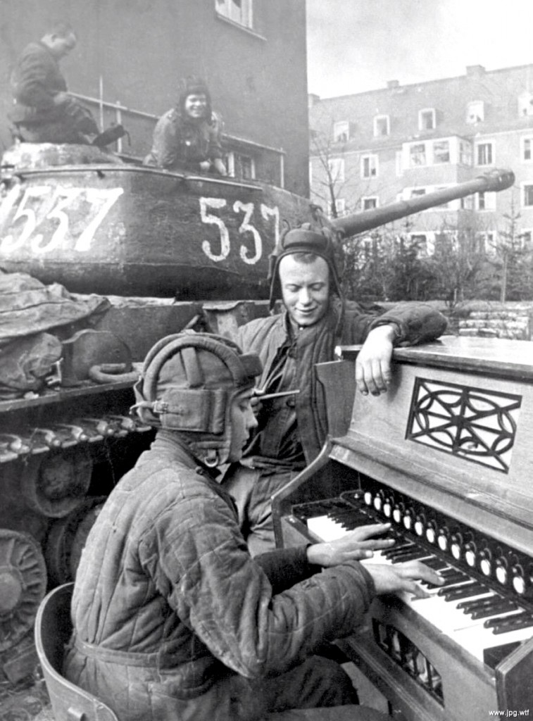the-musical-moment-russian-tank-crew-in-breslau-poland-1945